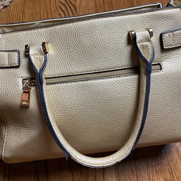 Cream Patent Leather Purse - Picture 3 of 10